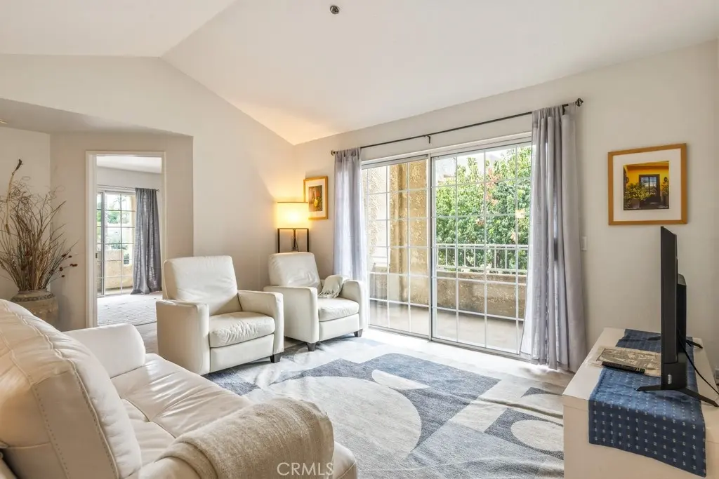 2700 Lawrence Crossley Road 9, Palm Springs, CA — listing photo 1