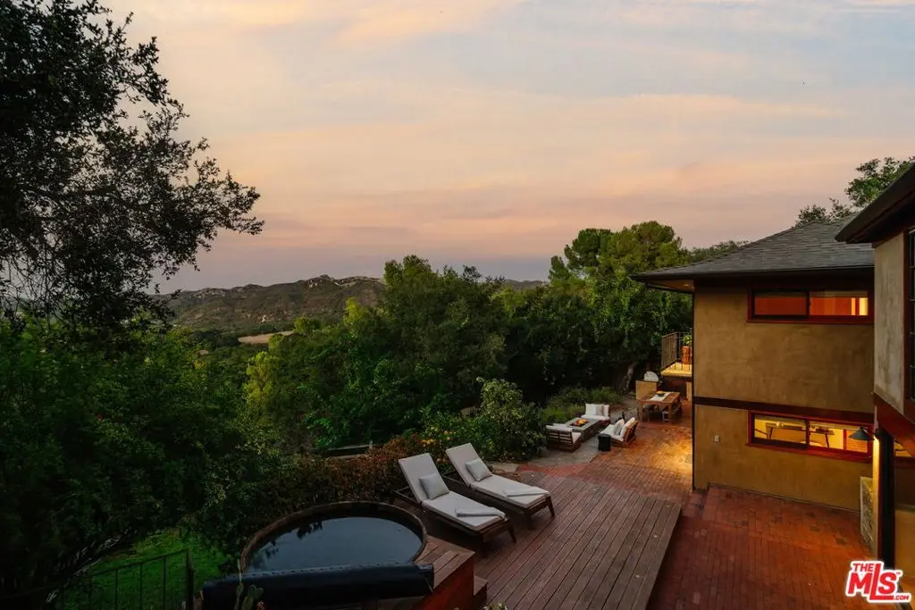 21071 Waveview Drive, Topanga, CA — listing photo 1
