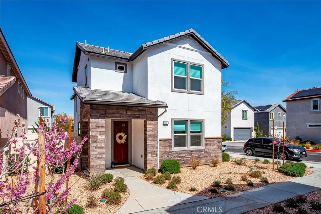Condominium for sale at 260 Summerville LN, Palmdale, CA featuring 3 beds and 3 baths