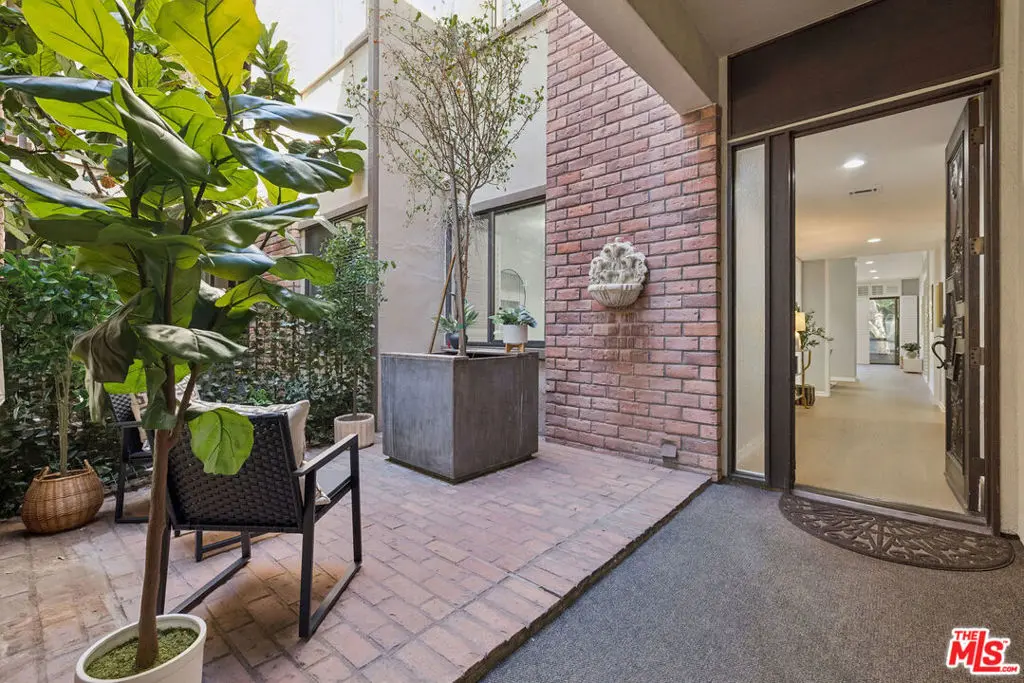 141 S Linden Drive 104, Beverly Hills, CA — listing photo 1