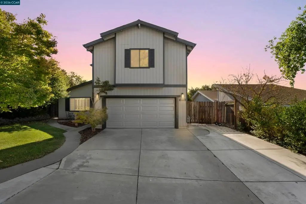 Single Family Residence for sale at 3611 Sunview Ct, Concord, CA featuring 4 beds and 3 baths
