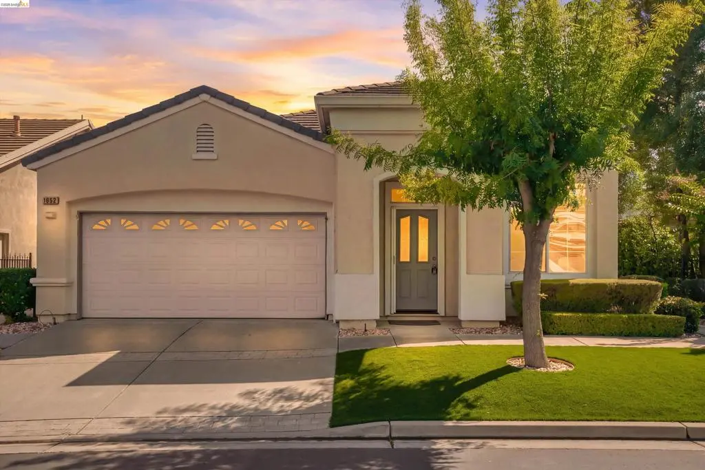 Single Family Residence for sale at 1852 Island Park Pl, Brentwood, CA featuring 2 beds and 2 baths