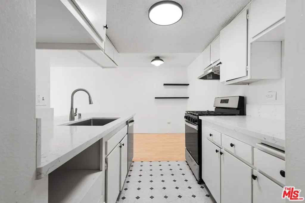 Condominium for sale at 421 S La Fayette Park Place 711, Los Angeles, CA featuring 1 bed and 1 bath