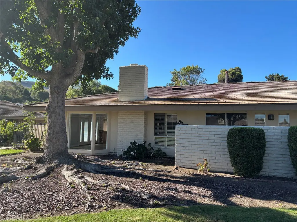 Single Family Residence for rent at 27111 Capote De Paseo C, San Juan Capistrano, CA featuring 2 beds and 2 baths