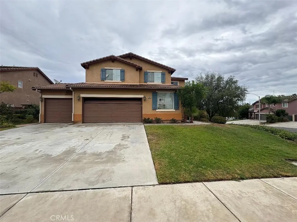 Single Family Residence for rent at 17416 Hawkwood, Riverside, CA featuring 4 beds and 3 baths