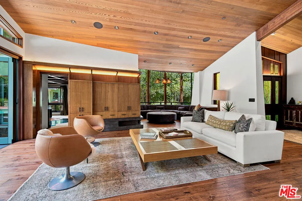 3851 Kingswood Road, Sherman Oaks, CA — listing photo 1
