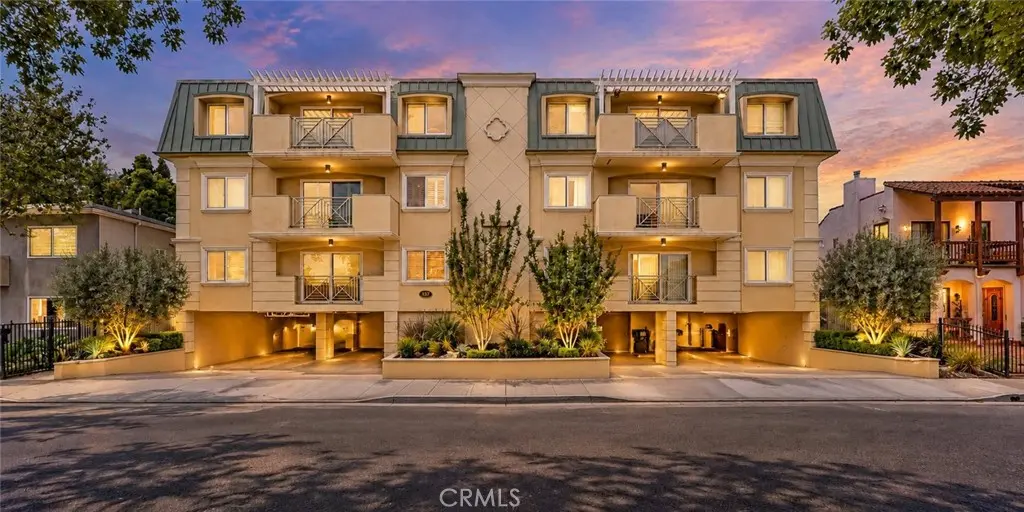 637 N West Knoll 204, West Hollywood, CA — listing photo 1
