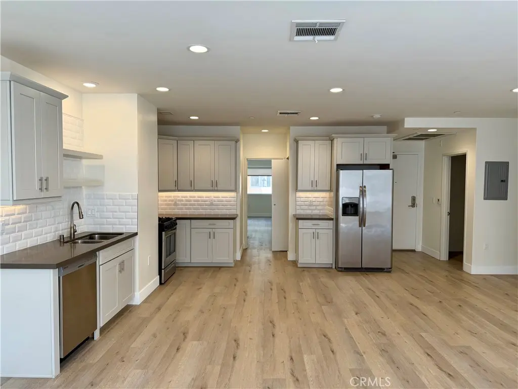 Apartment for rent at 314 6th 507, Los Angeles, CA featuring 1 bed and 2 baths