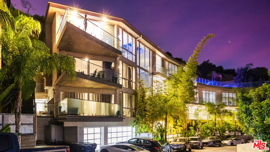 Single Family Residence for rent at 6425 Weidlake Drive, Los Angeles, CA featuring 10 beds and 16 baths