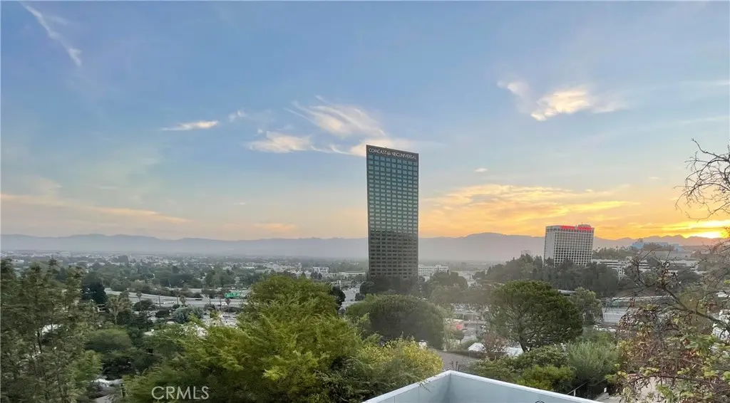 3915 Fredonia Drive, Studio City, CA — listing photo 1