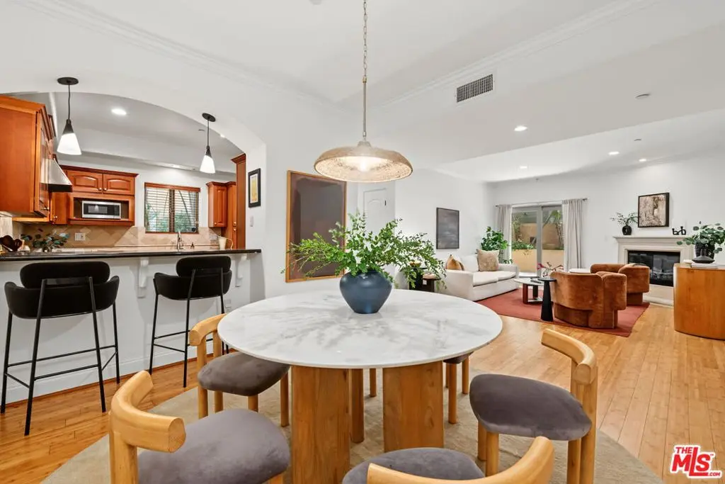 Condominium for sale at 1511 Camden Avenue 103, Los Angeles, CA featuring 2 beds and 2 baths