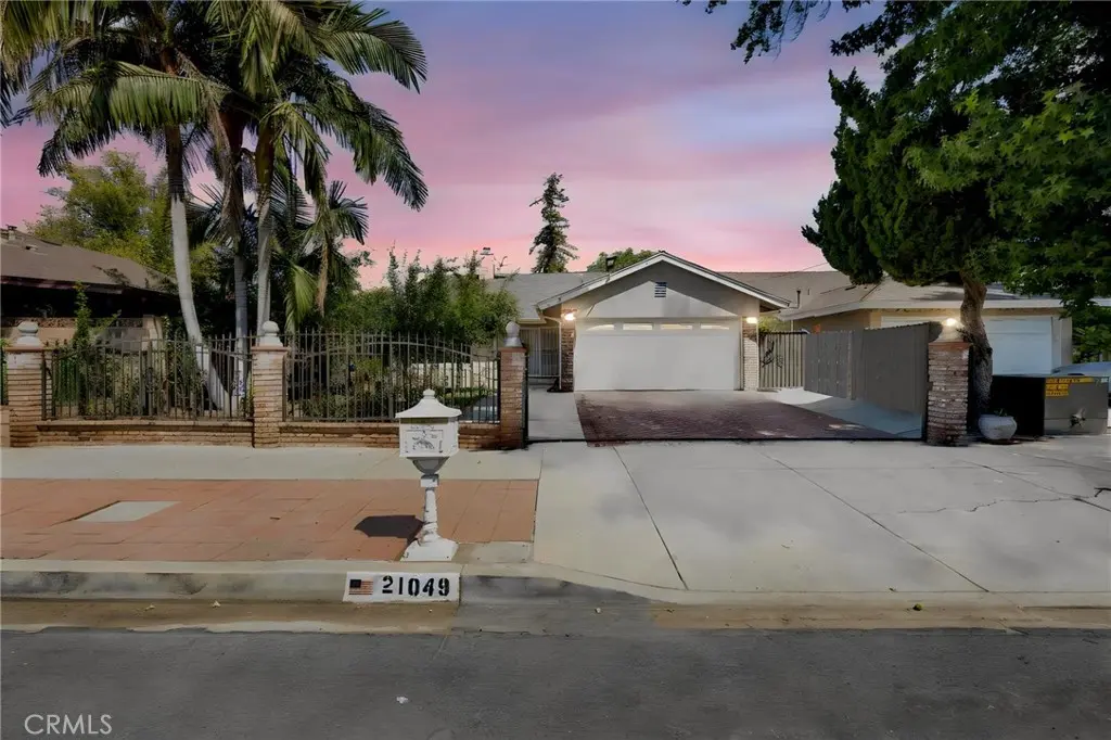 21049 community, Canoga Park, CA — listing photo 1