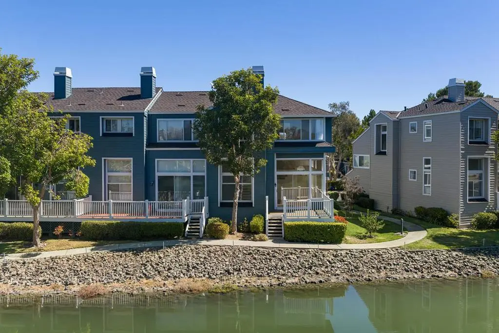 Residential Lease for rent at 845 Columbia Circle, Redwood City, San Mateo County, CA featuring 3 beds and 3 baths