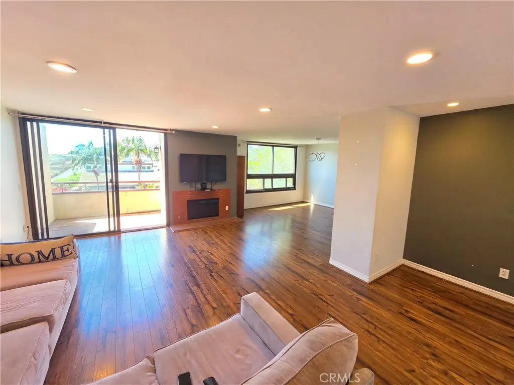 Condominium for rent at 8828 Pershing, Los Angeles, CA featuring 2 beds and 3 baths