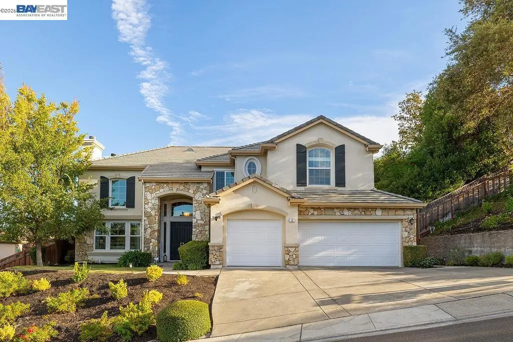 Single Family Residence for sale at 3 Crested Oak Ct, San Ramon, CA featuring 5 beds and 5 baths