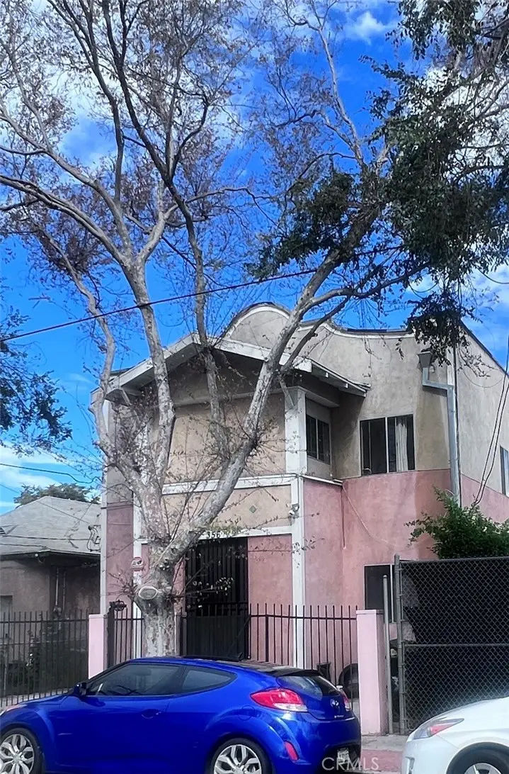 Duplex for rent at 356 1/2 Gless Street, Los Angeles, CA featuring 2 beds and 1 bath
