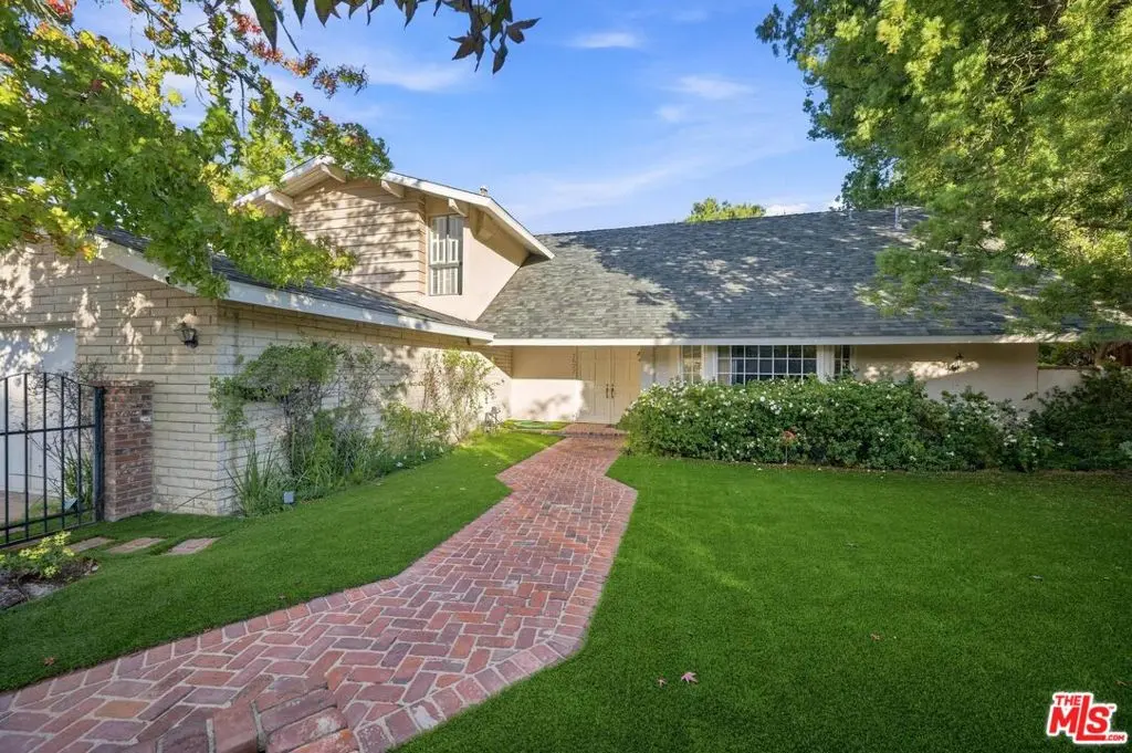 Single Family Residence for sale at 2527 Banyan Drive, Los Angeles, CA featuring 4 beds and 5 baths