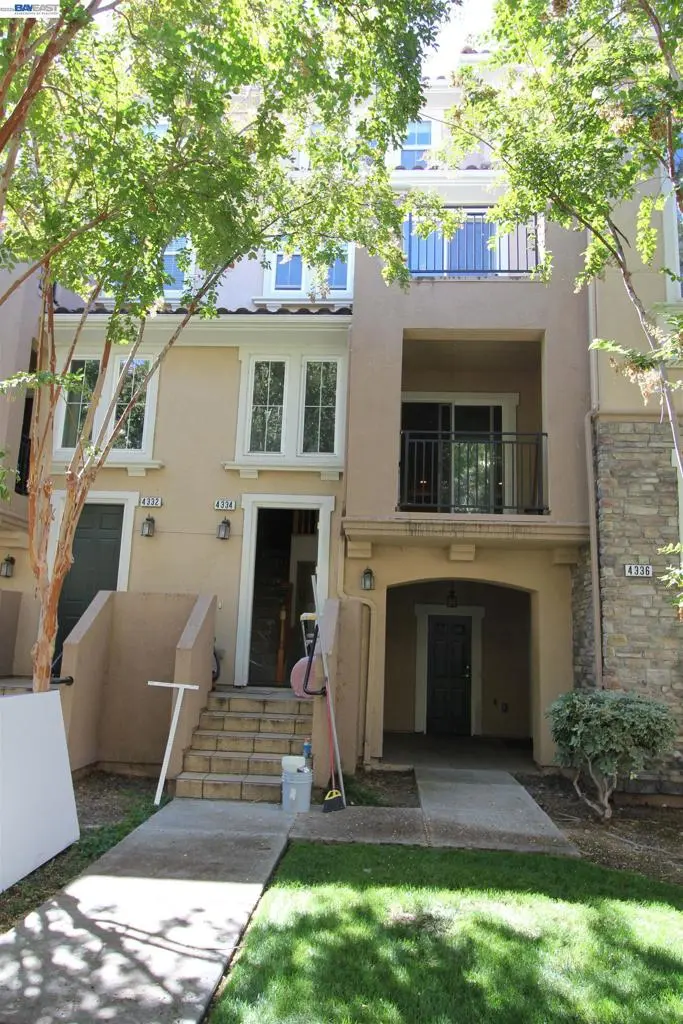 Condominium for rent at 4336 FITZWILLIAM ST, Dublin, CA featuring 3 beds and 3 baths