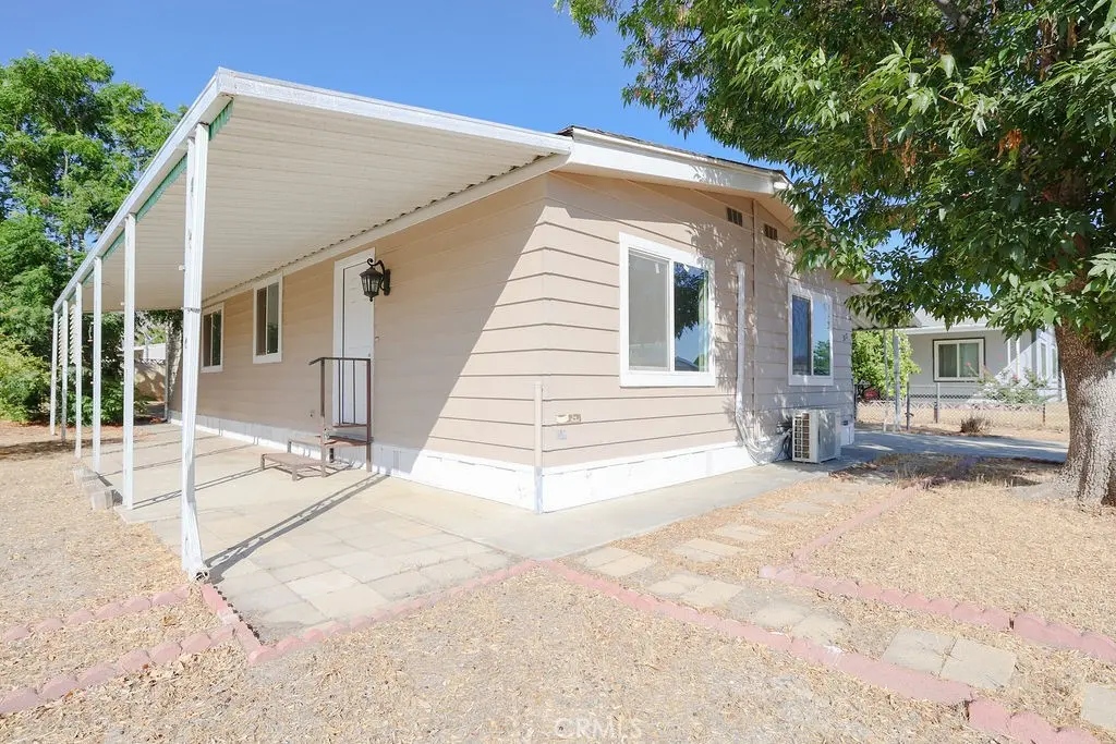 Manufactured On Land for rent at 315 North Palomar Avenue, San Jacinto, CA featuring 2 beds and 2 baths
