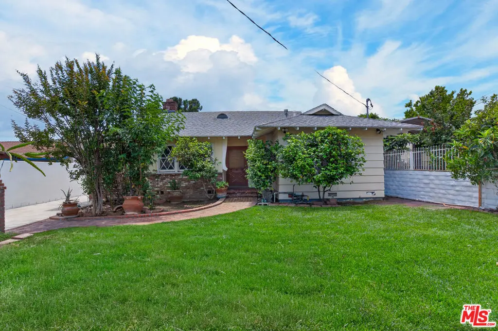 23036 Victory Boulevard, Woodland Hills, CA — listing photo 1