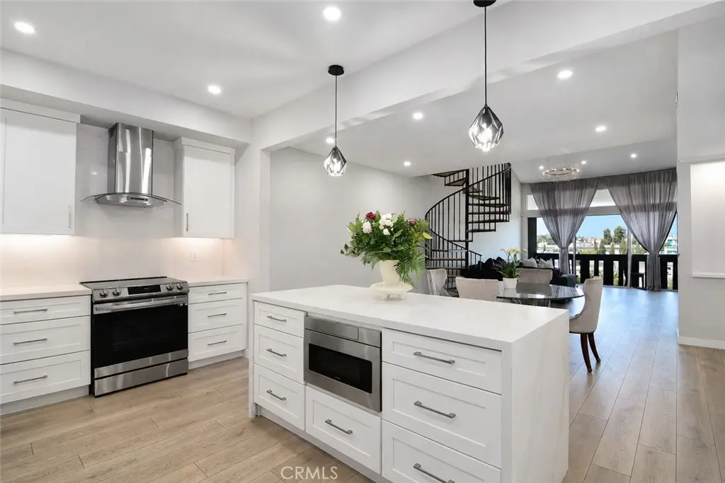 5216 Yarmouth Avenue 307, Encino, CA — listing photo 1