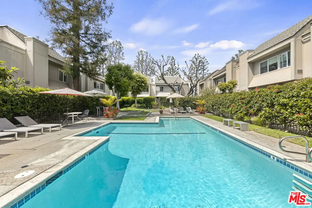 2520 Arizona Avenue 8, Santa Monica, CA — listing photo 1