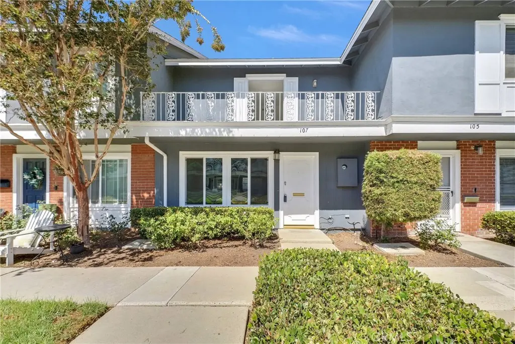 107 Lexington, Costa Mesa, CA — listing photo 1
