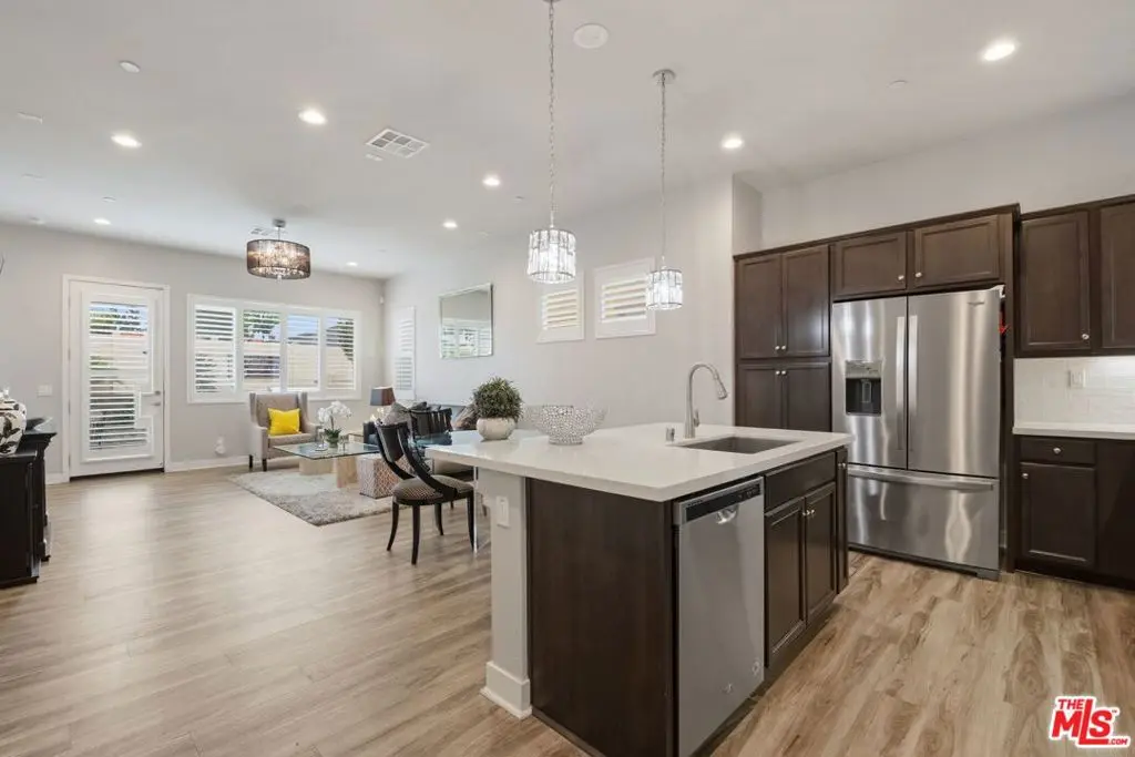 547 Daniel Freeman Circle, Inglewood, CA — listing photo 1