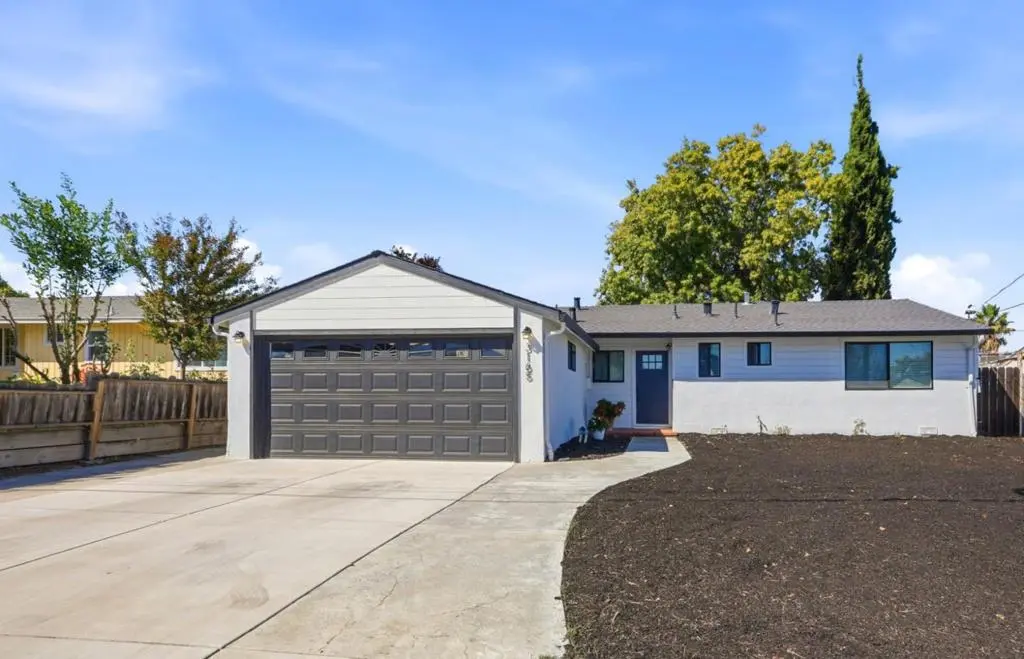 Single Family Residence for sale at 3165 Fitzpatrick Drive, Concord, CA featuring 3 beds and 2 baths