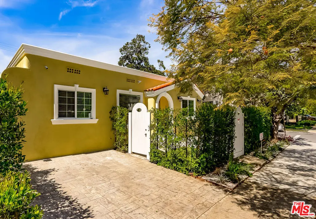 Single Family Residence for rent at 257 N La Peer Drive, Beverly Hills, CA featuring 3 beds and 1 bath