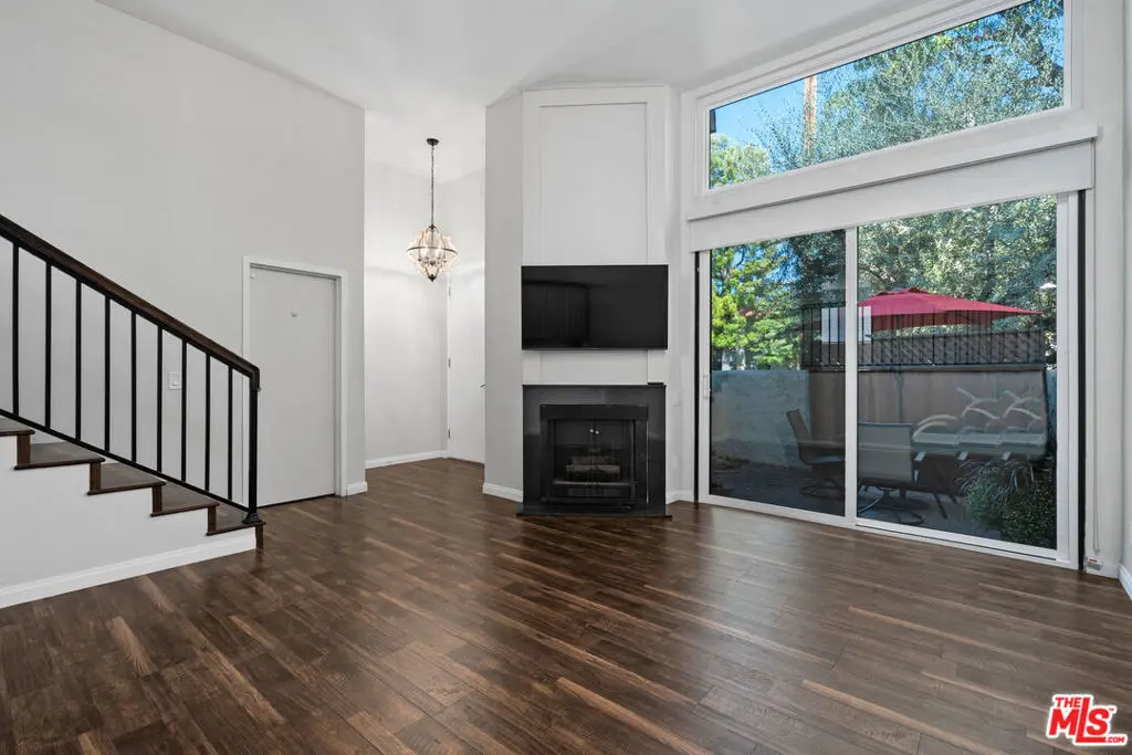 6225 Shoup Avenue 109, Woodland Hills, CA — listing photo 1