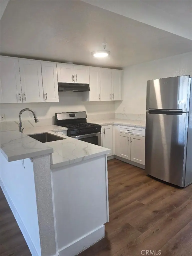 Apartment for rent at 4326 W 142nd Street 8, Hawthorne, CA featuring 2 beds and 1 bath