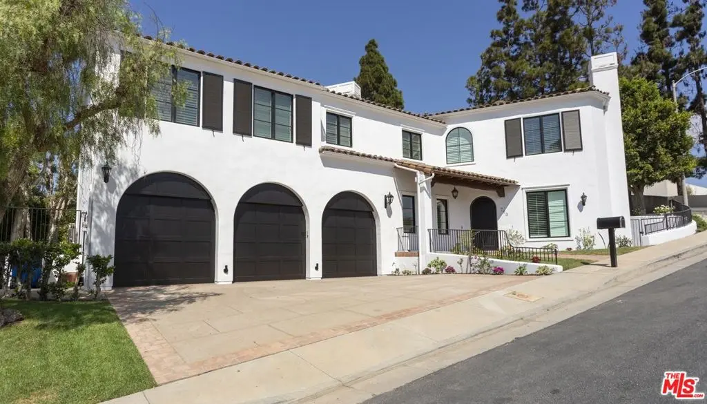 Single Family Residence for rent at 763 Patterson Place, Los Angeles, CA featuring 5 beds and 6 baths