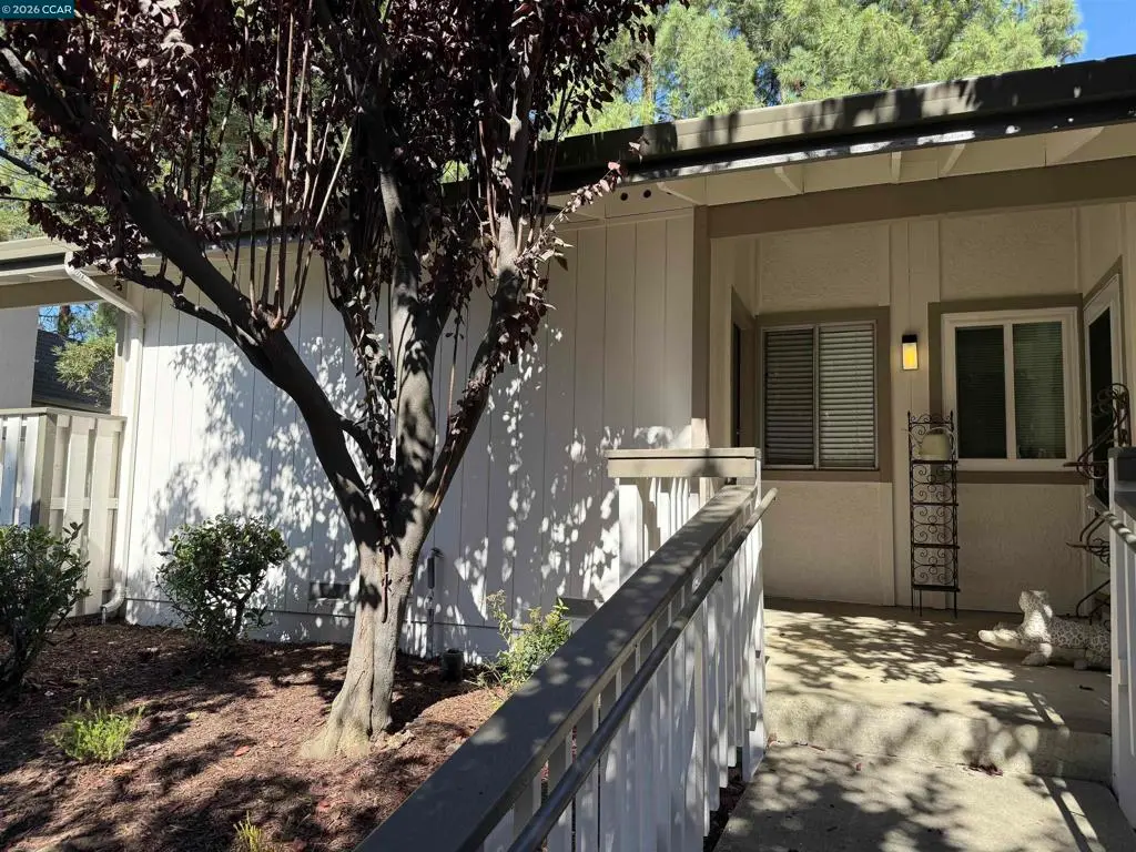 Condominium for sale at 5425 Concord Blvd E4, Concord, CA featuring 1 bed and 1 bath