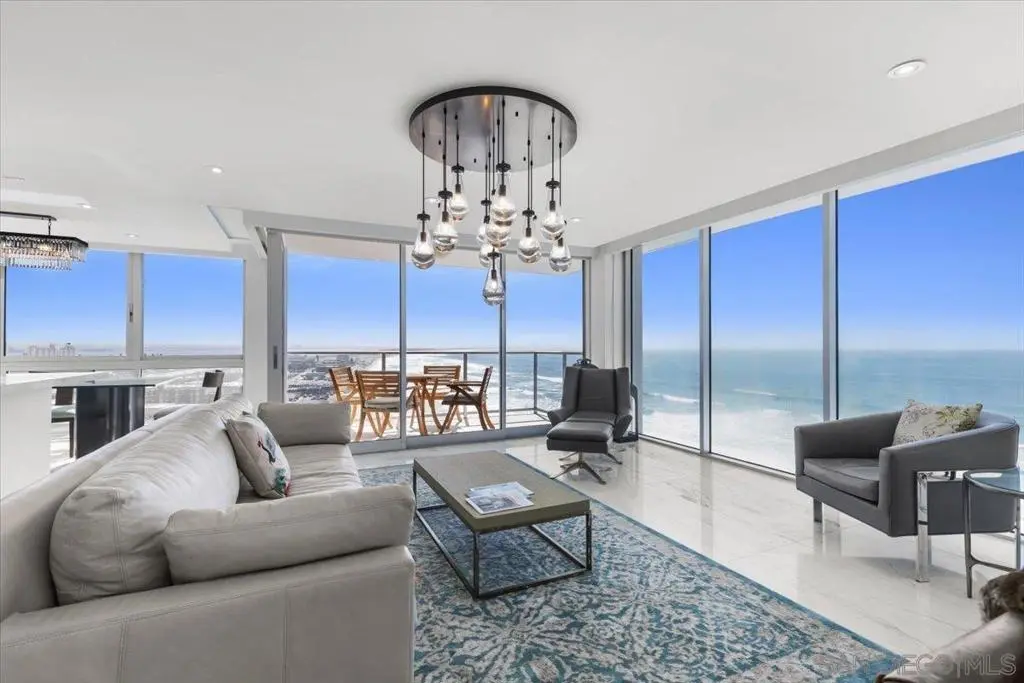 Residential Lease for rent at 1830 Avenida Del Mundo 1210, Coronado, CA featuring 2 beds and 2 baths