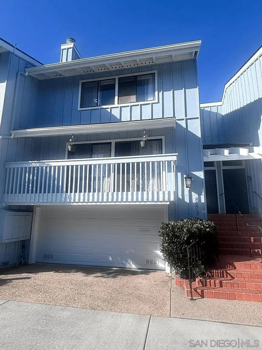 Residential Lease for rent at 8273 Via Mallorca, La Jolla, CA featuring 3 beds and 3 baths