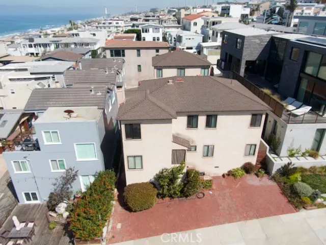 Triplex for sale at 223 32nd St, Manhattan Beach, CA featuring 7 beds and 3 baths
