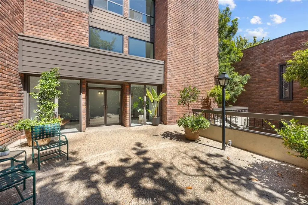 700 S Lake Avenue 109, Pasadena, CA — listing photo 1
