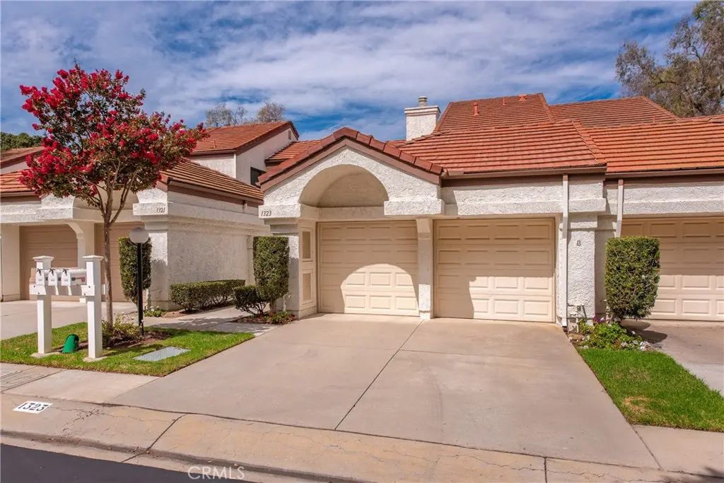 1323 Calle Lozano, Camarillo, CA — listing photo 1