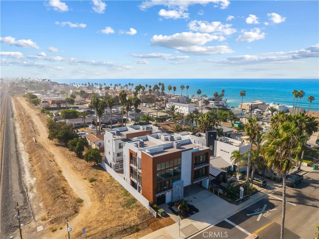 215 Oceanside Blvd 1, Oceanside, CA — listing photo 1