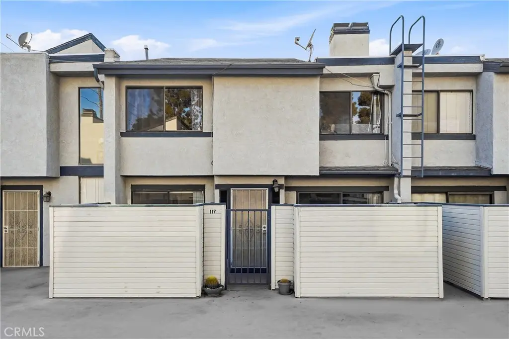 803 Victoria 117, Carson, CA — listing photo 1