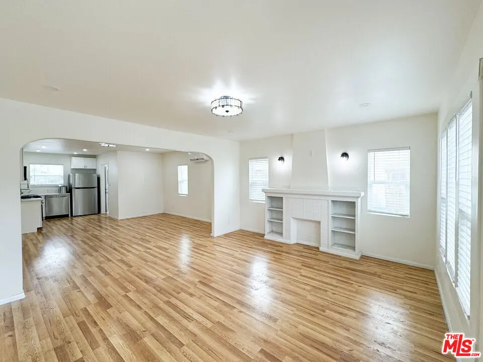 Single Family Residence for rent at 2516 Lucerne Avenue, Los Angeles, CA featuring 2 beds and 1 bath
