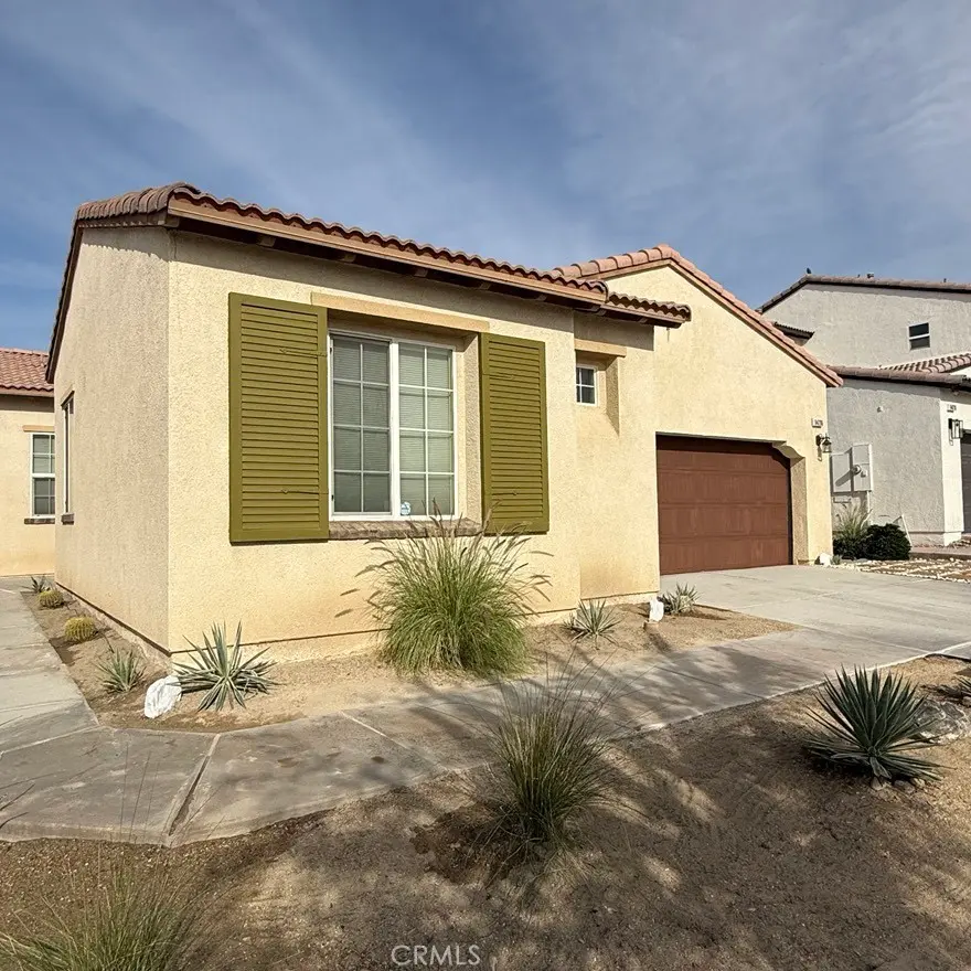 Single Family Residence for rent at 84206 Canzone, Indio, CA featuring 3 beds and 2 baths