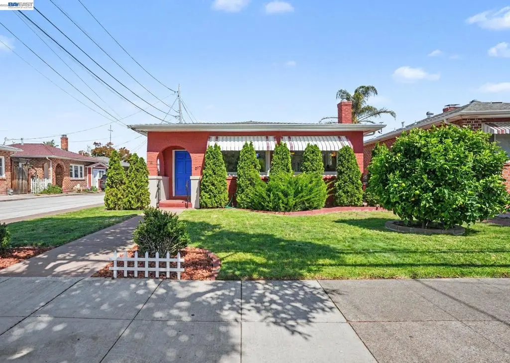 Single Family Residence for sale at 617 Pacific Ave, Alameda, CA featuring 2 beds and 2 baths
