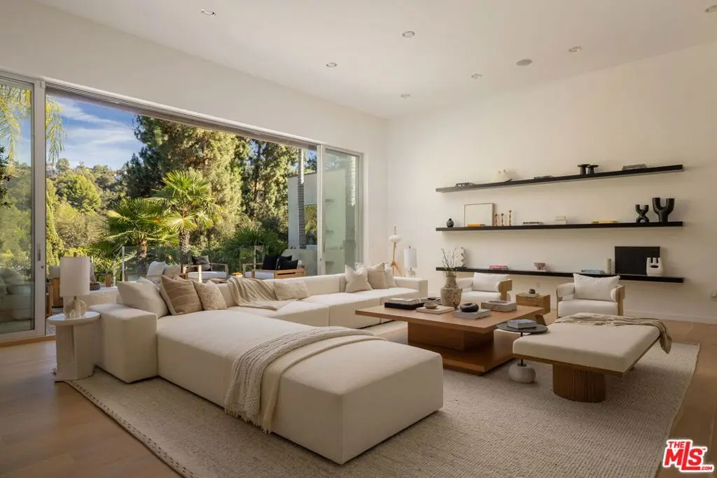 Single Family Residence for sale at 2731 Hutton Drive, Los Angeles, CA featuring 5 beds and 6 baths