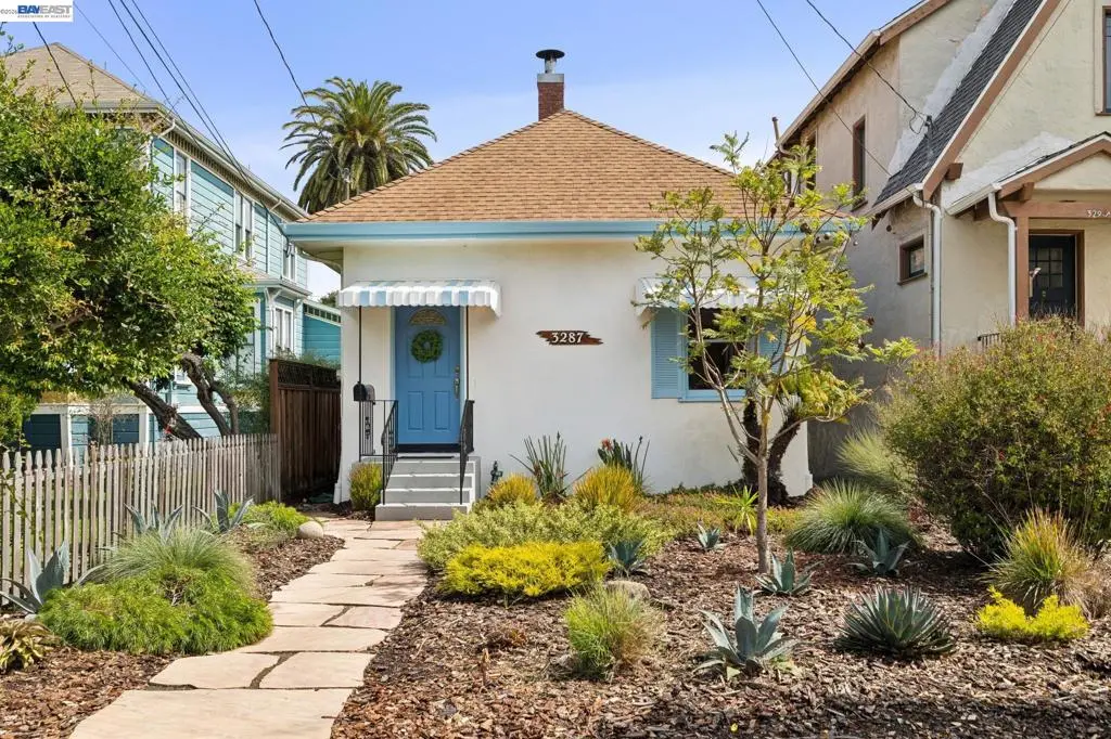 Single Family Residence for sale at 3287 Briggs Ave, Alameda, CA featuring 3 beds and 2 baths