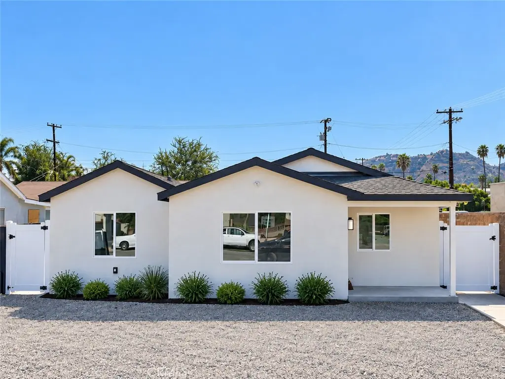 Duplex for sale at 3752 3754 Mintern Street, Jurupa Valley, CA