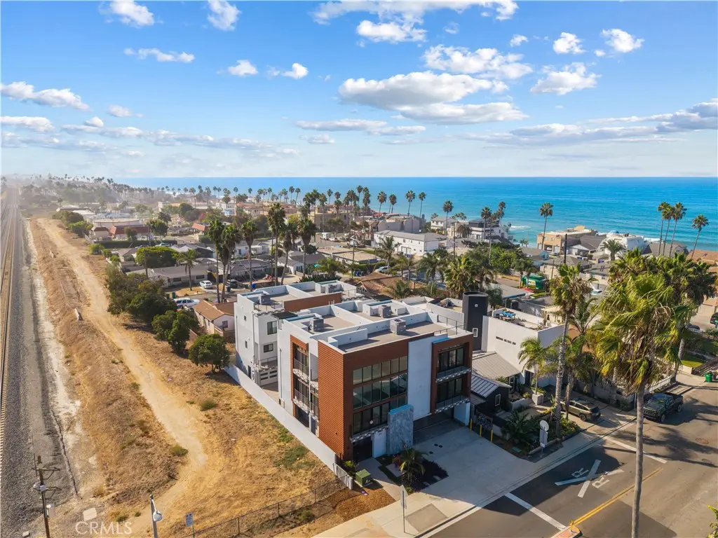 215 Oceanside Blvd 5, Oceanside, CA — listing photo 1