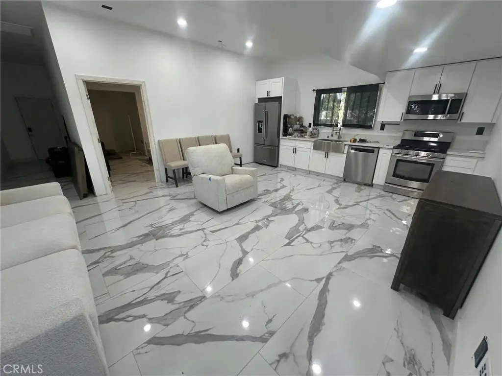 Single Family Residence for rent at 18132 Gentian A, Riverside, CA featuring 1 bed and 1 bath