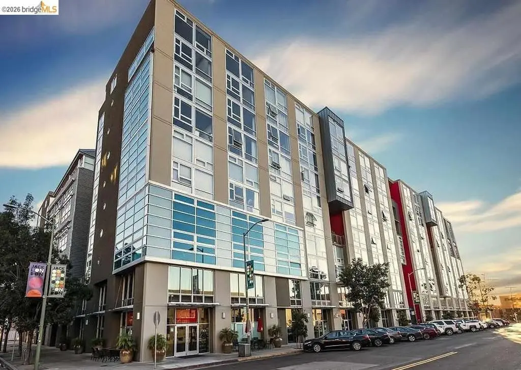 Condominium for sale at 311 Oak St 842, Oakland, CA featuring 1 bed and 1 bath